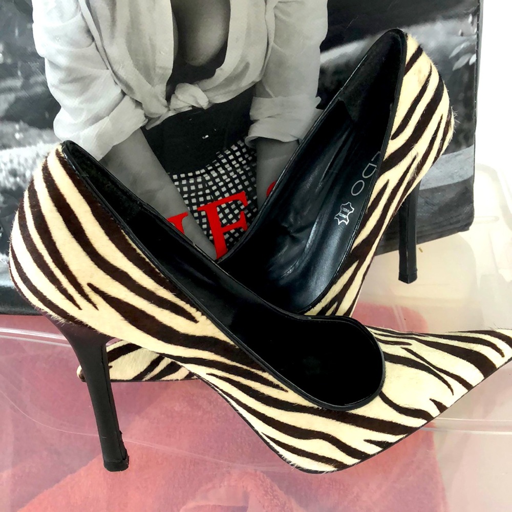 Zebra cow leather black & white point toe shoes